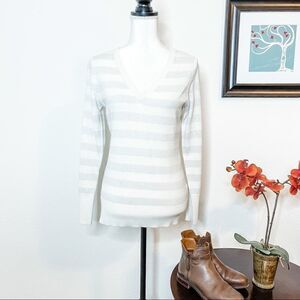 🍋 New York & Company • White & Silver Striped V-Neck Sweater